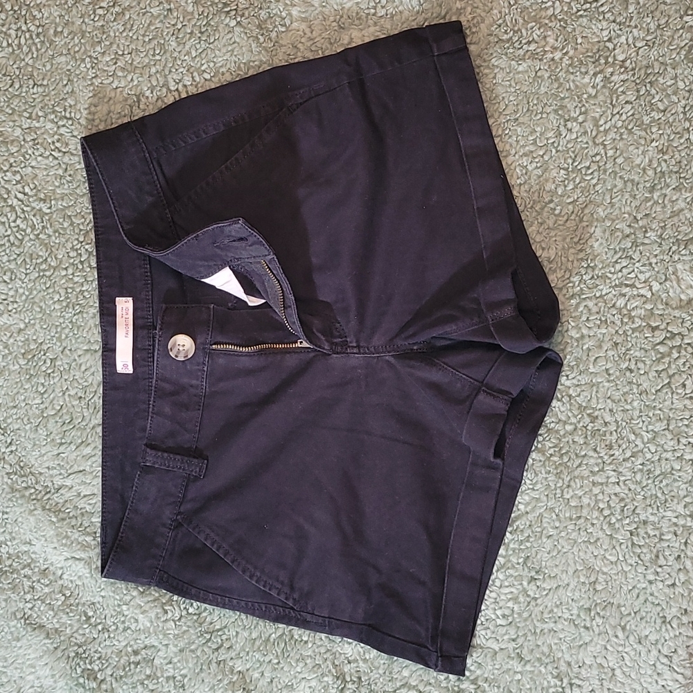● Junior's Black Shorts
